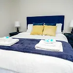 3 Bedroom Townhome Minutes To Uptown