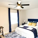 3 Bedroom Townhome Minutes To Uptown