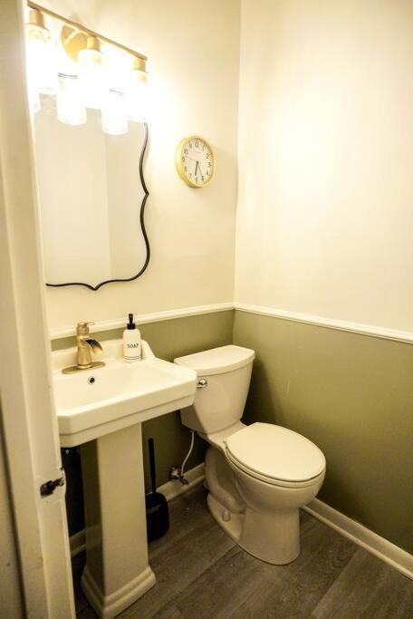 3 Bedroom Townhome Minutes To Uptown Casa de férias *