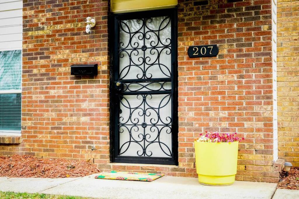 3 Bedroom Townhome Minutes To Uptown Casa de férias